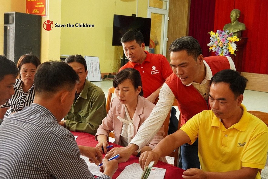 Save the Children International - Strong Commitment, Flexible Innovation for Children and Communities Save the Children International - Strong Commitment, Flexible Innovation for Children and Communities