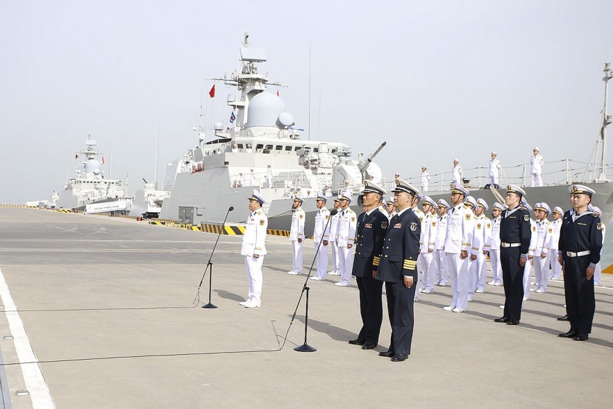 Vietnamese and Chinese naval forces report online to the Ministers of National Defense of both countries. Vietnamese and Chinese naval forces report online to the Ministers of National Defense of both countries.