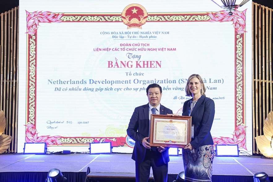 SNV: Ambassador of Vietnam - Netherlands People-to-people Relations SNV: Ambassador of Vietnam - Netherlands People-to-people Relations