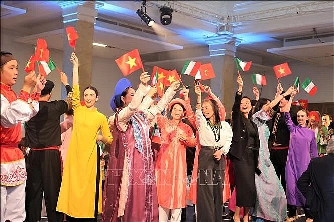 A show featuring Vietnam News Today (May 8): Vietnam Remains Committed to UNCLOS