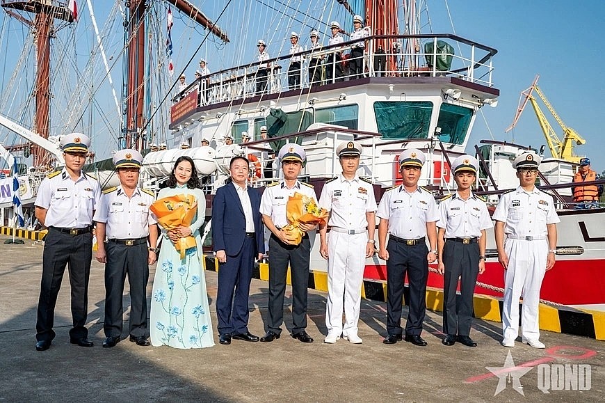 Vietnamese officers and sailors aboard Sailing Ship 286 - Le Quy Don at the welcoming ceremony. (Photo: PANO) Vietnamese officers and sailors aboard Sailing Ship 286 - Le Quy Don at the welcoming ceremony. (Photo: PANO)
