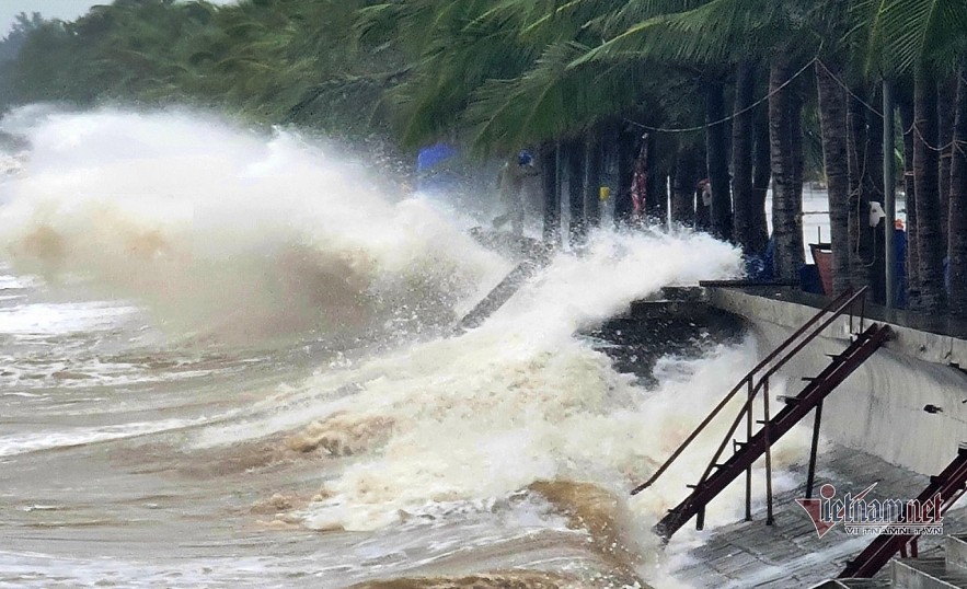 A tropical storm or depression may develop over the East Sea within the next month. Illustration: Le Duong A tropical storm or depression may develop over the East Sea within the next month. Illustration: Le Duong