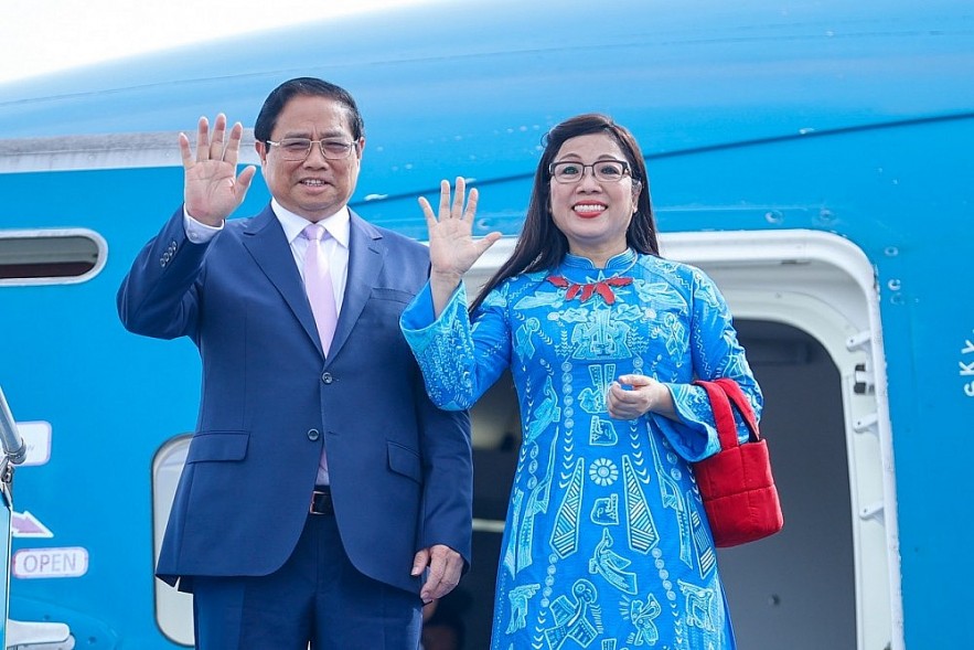 Prime Minister Pham Minh Chinh and his spouse. Photo: VGP