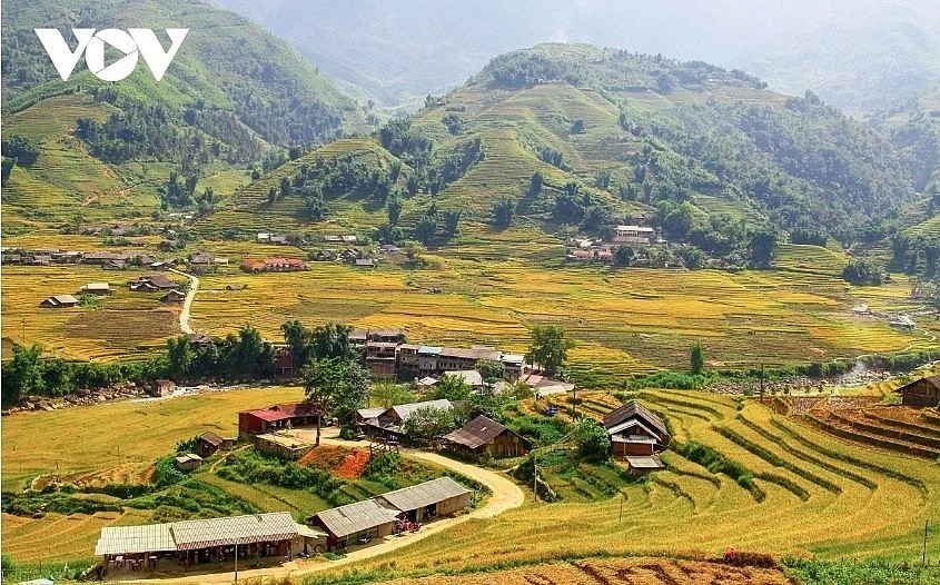 Stunning view of Sapa town in northern mountainous Lao Cai province. Stunning view of Sapa town in northern mountainous Lao Cai province.