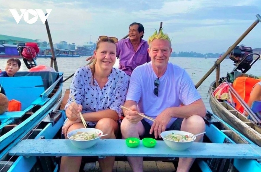 Cai Rang floating market is a favourite destination among foreign tourists during their trip to Vietnam. Cai Rang floating market is a favourite destination among foreign tourists during their trip to Vietnam.