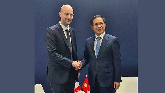 Deputy Prime Minister and Foreign Minister Bui Thanh Son (R) and French Minister for Europe and Foreign Affairs Jean-Noël Barrot, Nice, June 8, 2025. Deputy Prime Minister and Foreign Minister Bui Thanh Son (R) and French Minister for Europe and Foreign Affairs Jean-Noël Barrot, Nice, June 8, 2025.
