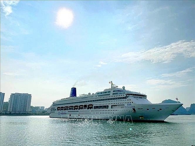China's Piano Land cruise ship docks at Ha Long International Passenger Port (Photo: VNA) China's Piano Land cruise ship docks at Ha Long International Passenger Port (Photo: VNA)