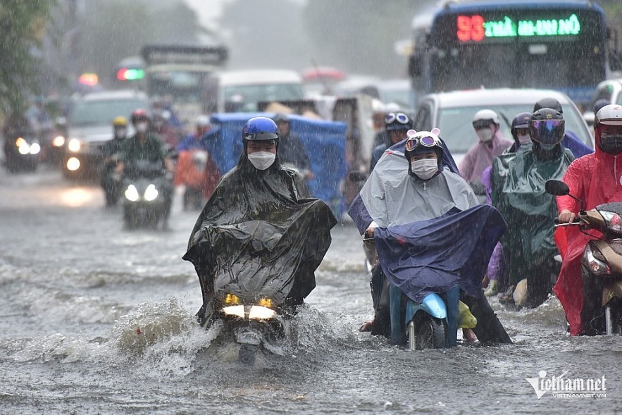 Hanoi to see prolonged rainfall in the coming days; flooding risks expected. Illustrative photo: Le Quan Hanoi to see prolonged rainfall in the coming days; flooding risks expected. Illustrative photo: Le Quan