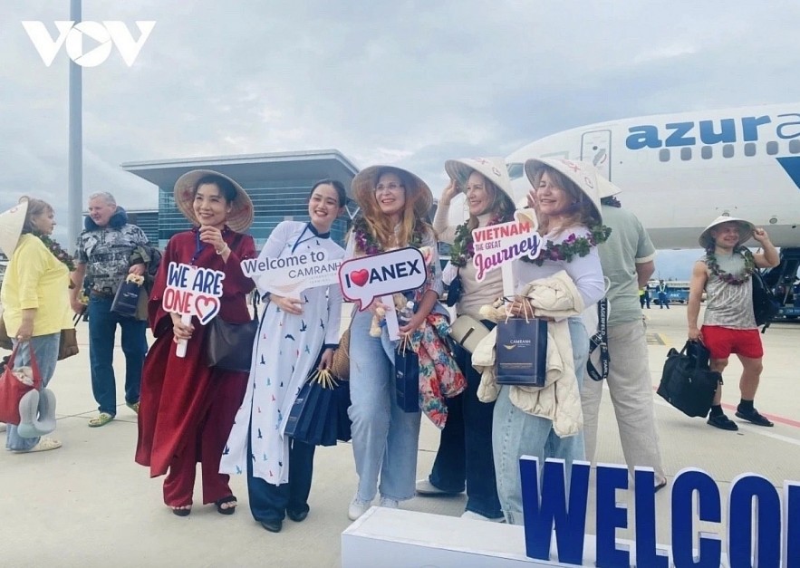 Russian tourists are welcomed at Cam Ranh International Airport on their flight back to Nha Trang City. Russian tourists are welcomed at Cam Ranh International Airport on their flight back to Nha Trang City.