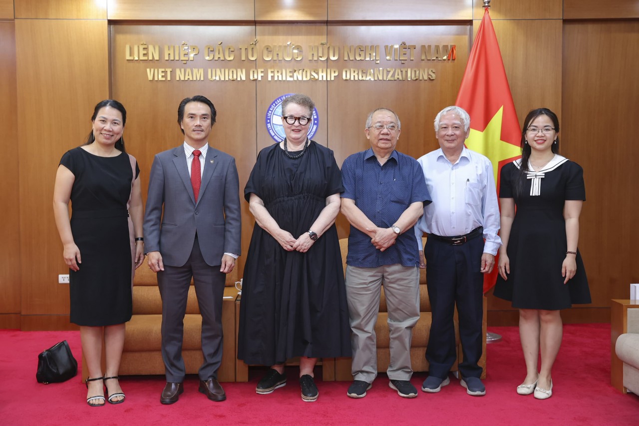 The delegates posed for a commemorative photo. (Photo: Đinh Hòa) The delegates posed for a commemorative photo. (Photo: Đinh Hòa)