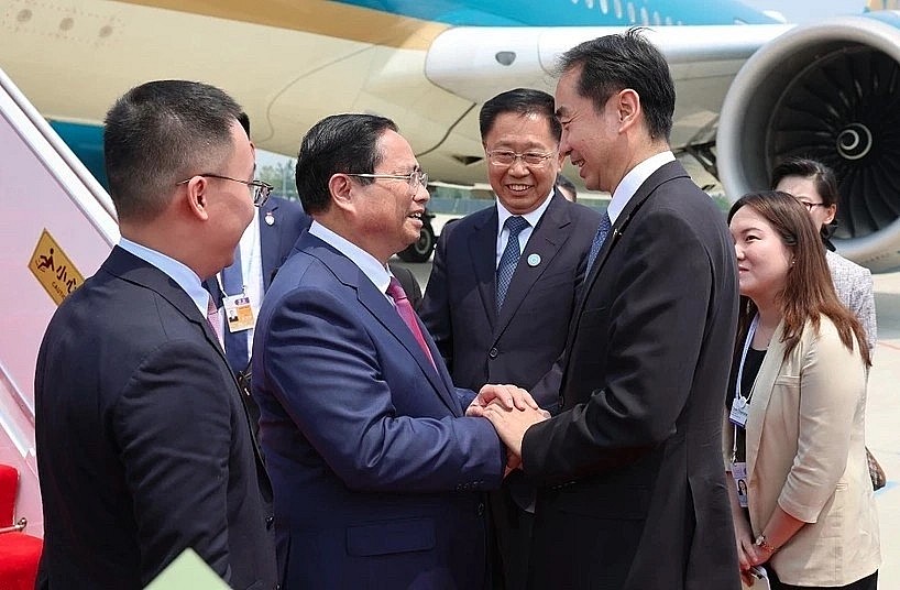 Vietnamese community representatives in China welcome PM Pham Minh Chinh upon his arrival in Tianjin for the WEF meeting and working visit (Photo: VGP) Vietnamese community representatives in China welcome PM Pham Minh Chinh upon his arrival in Tianjin for the WEF meeting and working visit (Photo: VGP)