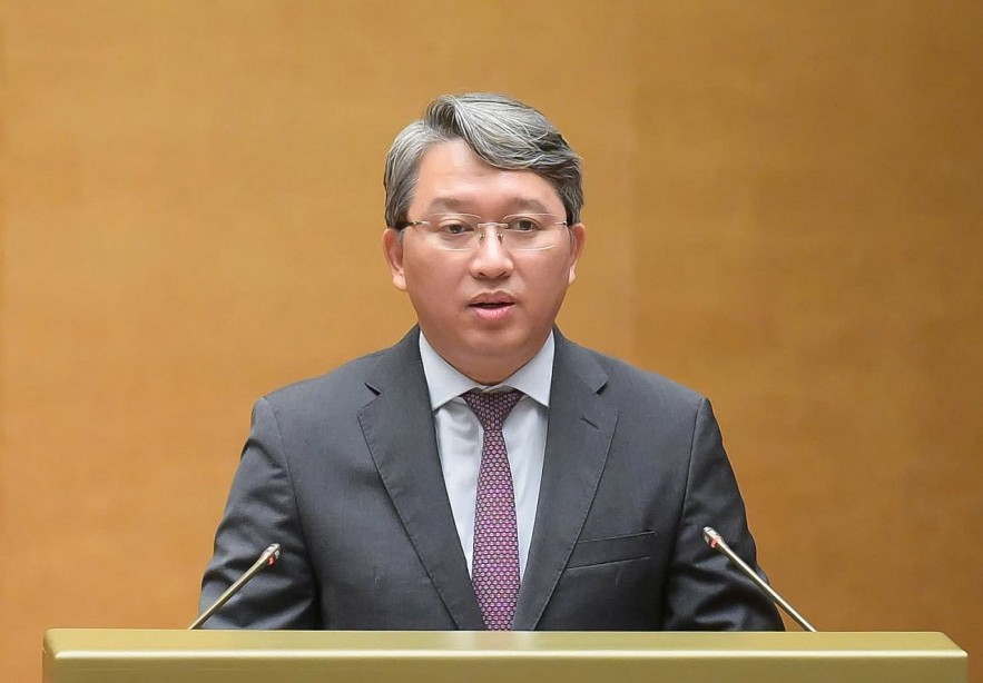 Minister of Justice Nguyen Hai Ninh presents the revised law before the National Assembly. Photo: National Assembly Minister of Justice Nguyen Hai Ninh presents the revised law before the National Assembly. Photo: National Assembly