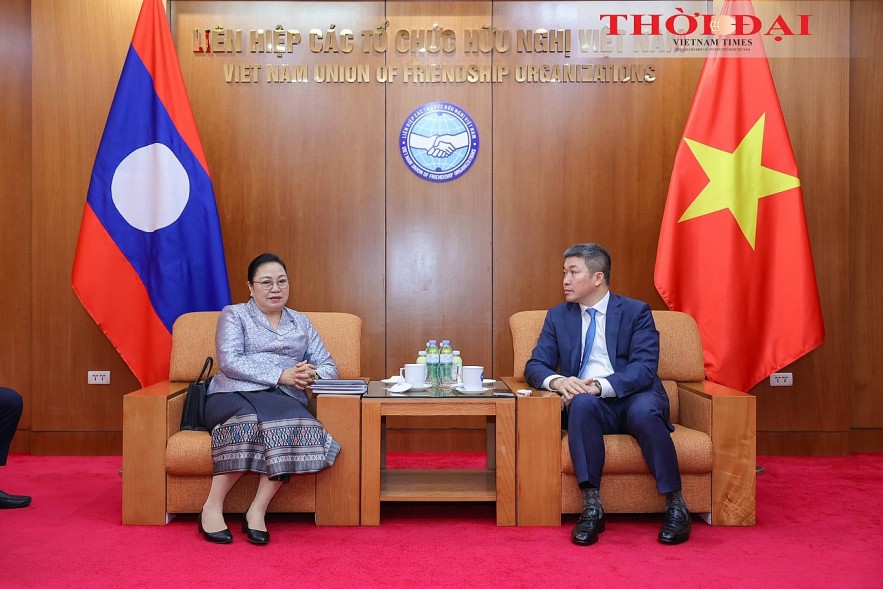 VUFO President Phan Anh Son meets with Lao Ambassador to Vietnam Khamphao Ernthavanh. (Photo: Dinh Hoa) VUFO President Phan Anh Son meets with Lao Ambassador to Vietnam Khamphao Ernthavanh. (Photo: Dinh Hoa)
