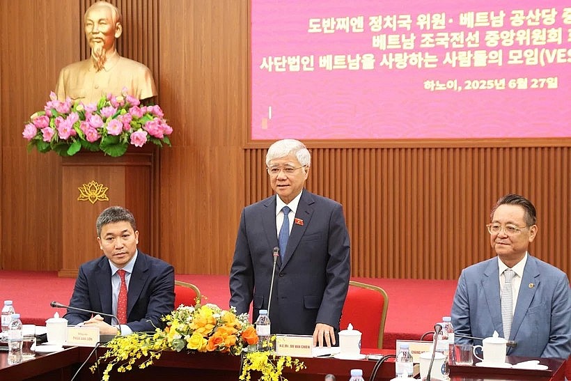 President of the VFF Central Committee Do Van Chien speaks at the meeting (Photo: VFF) President of the VFF Central Committee Do Van Chien speaks at the meeting (Photo: VFF)