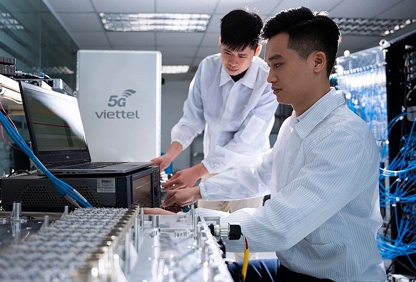 Research, design, and development of 5G base stations conducted in the laboratory. (Photo: congthuong.vn) Research, design, and development of 5G base stations conducted in the laboratory. (Photo: congthuong.vn)