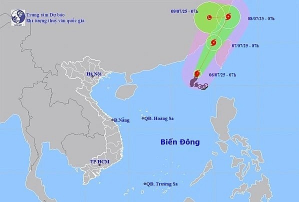 Forecast track and affected areas of Storm No. 2 as of 7:00 a.m. on July 6. (Source: NCHMF) Forecast track and affected areas of Storm No. 2 as of 7:00 a.m. on July 6. (Source: NCHMF)