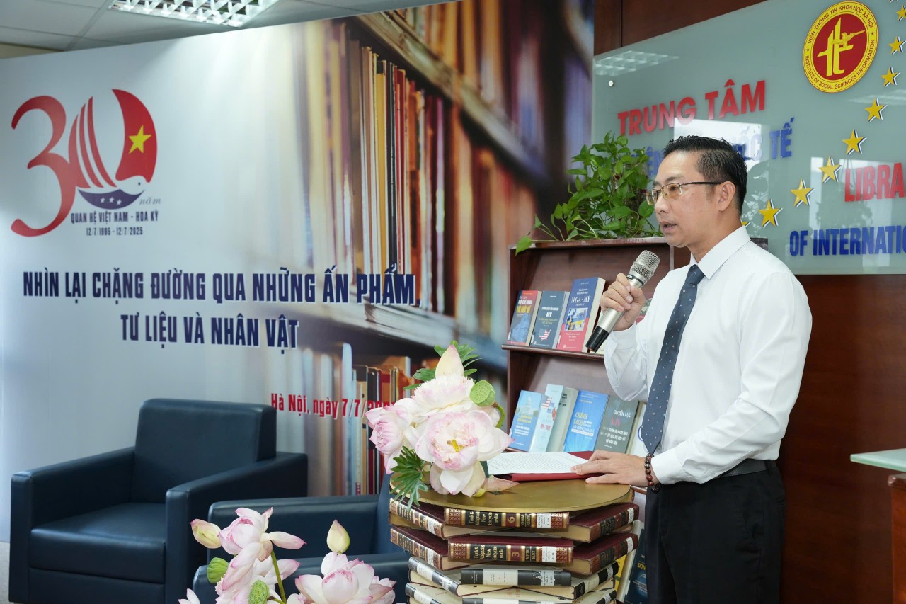Assoc. Prof. Dr. Vu Hung Cuong delivers the opening remarks at the seminar. (Photo: Thanh Thao) Assoc. Prof. Dr. Vu Hung Cuong delivers the opening remarks at the seminar. (Photo: Thanh Thao)
