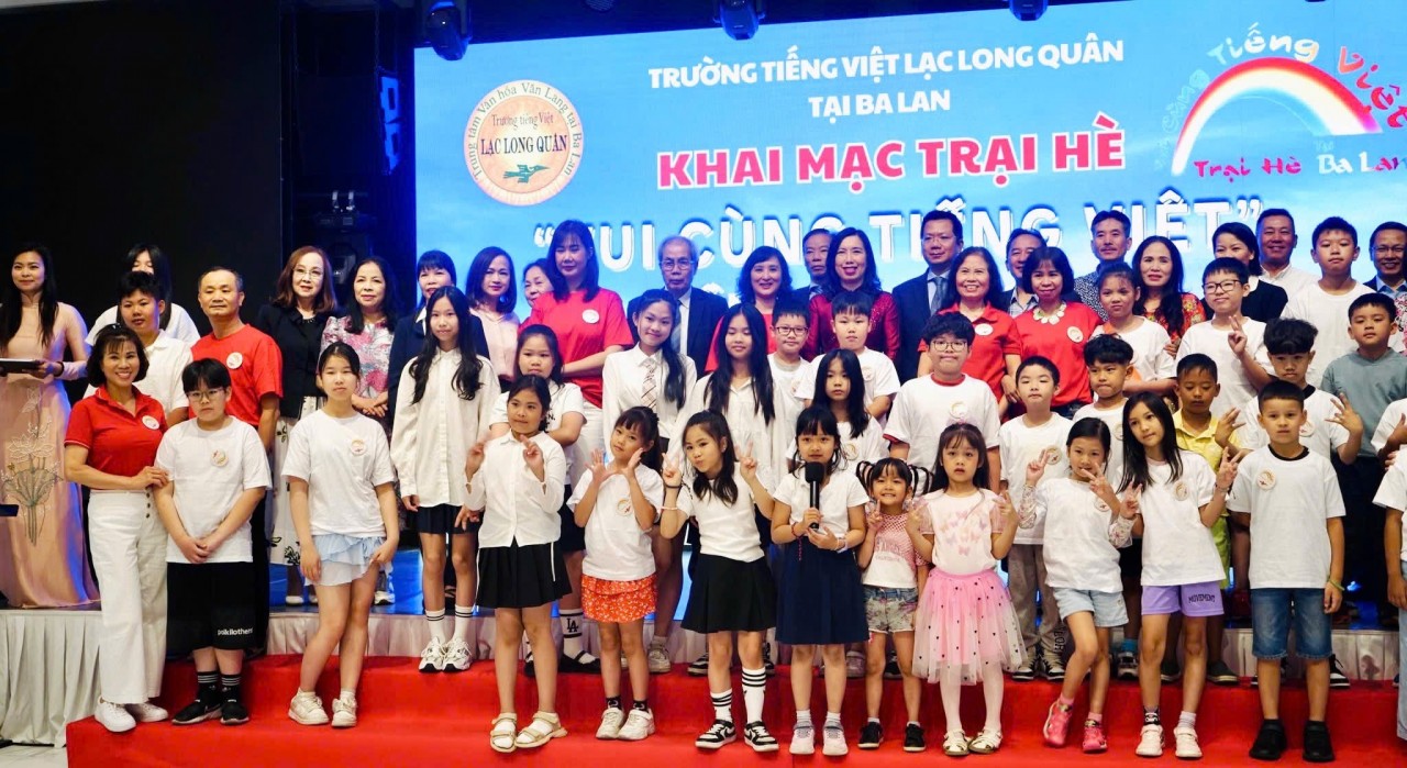 Vietnamese People in Poland: A United, Multifaceted Community Vietnamese People in Poland: A United, Multifaceted Community