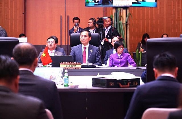 Deputy Prime Minister and Minister of Foreign Affairs Bùi Thanh Sơn at the plenary session of the ASEAN Foreign Ministers’ Meeting in Kuala Lumpur on July 9. — VNA/VNS Photo Deputy Prime Minister and Minister of Foreign Affairs Bùi Thanh Sơn at the plenary session of the ASEAN Foreign Ministers’ Meeting in Kuala Lumpur on July 9. — VNA/VNS Photo