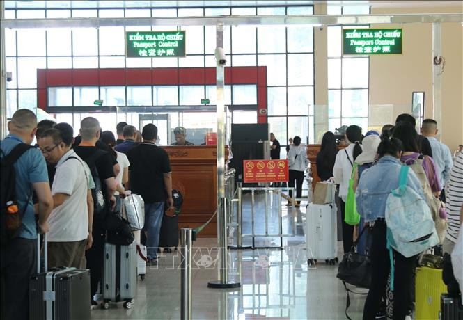 Bustling Trade And Border Tourism Through Huu Nghi International Border Gate Bustling Trade And Border Tourism Through Huu Nghi International Border Gate