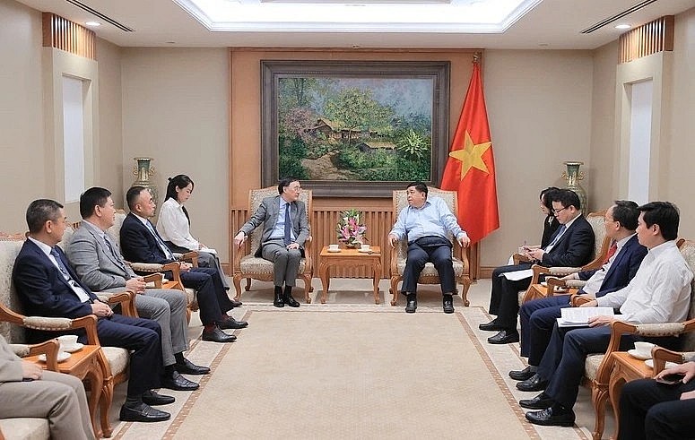 Deputy PM Nguyen Chi Dung affirms Vietnamese Government support for Chinese investors, including CCC Infrastructure and Shenzhen’s Hero Group. (Photo: VGP) Deputy PM Nguyen Chi Dung affirms Vietnamese Government support for Chinese investors, including CCC Infrastructure and Shenzhen’s Hero Group. (Photo: VGP)