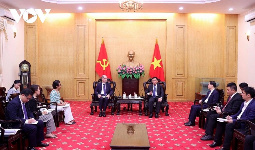 Professor Nguyen Xuan Thang (R), Politburo member and president of the Ho Chi Minh National Academy of Politics, receives Doron Avnin, vice president of Google in charge of Government Affairs and Public Policy in emerging markets, in Hanoi on July 17.