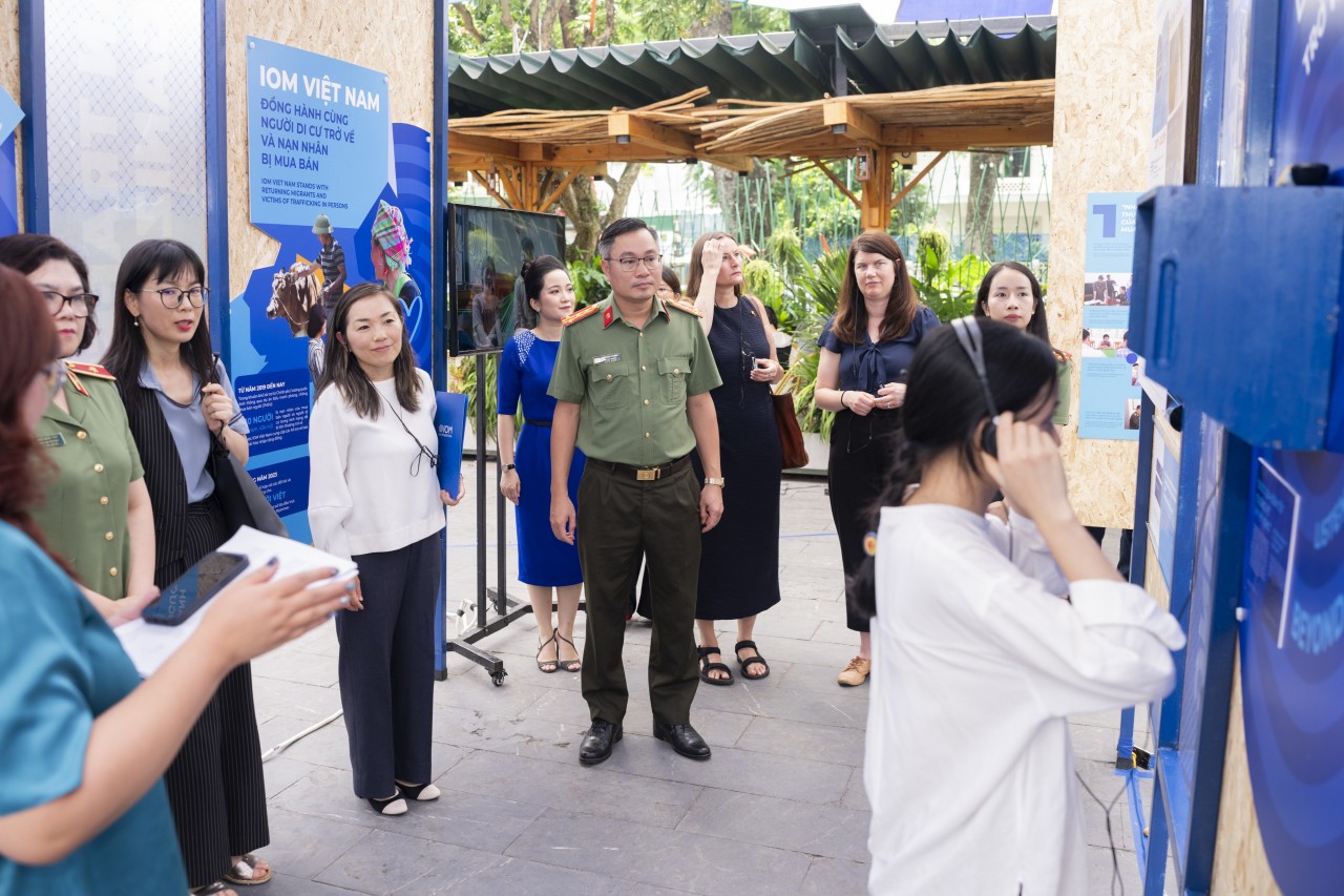 Participants at the event engage in interactive activities, actively learning to identify signs of human trafficking through updated statistics, real-life stories, and visual exhibits. (Photo: IOM) Participants at the event engage in interactive activities, actively learning to identify signs of human trafficking through updated statistics, real-life stories, and visual exhibits. (Photo: IOM)