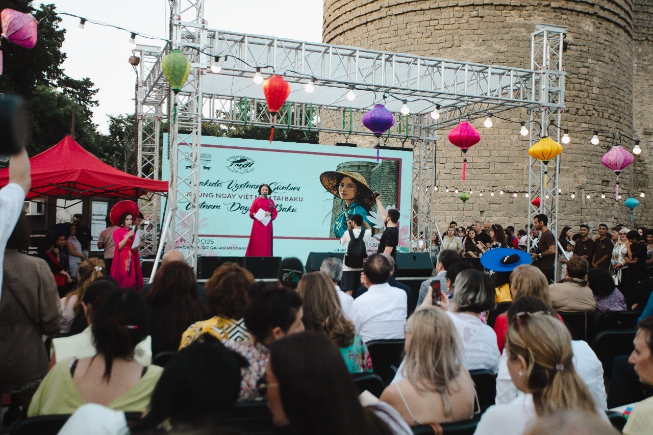 Third Vietnamese Day Held at Baku Third Vietnamese Day at Baku Draw Numerous Participants