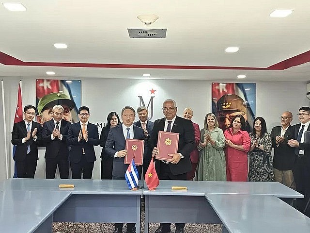 Minister of Justice Nguyen Hai Ninh (L) and his Cuban counterpart Oscar Manuel Silveira Martínez sign a cooperation agreement on technical assistance project to enhance Cuba’s capacity for law making and enforcement, La Habana, Cuba, August 11, 2025 Minister of Justice Nguyen Hai Ninh (L) and his Cuban counterpart Oscar Manuel Silveira Martínez sign a cooperation agreement on technical assistance project to enhance Cuba’s capacity for law making and enforcement, La Habana, Cuba, August 11, 2025