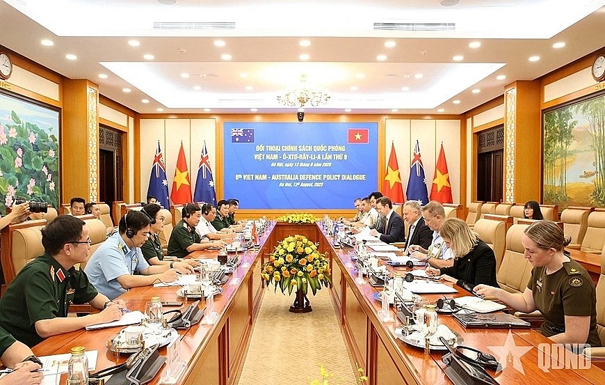 Senior Lieutenant General Hoang Xuan Chien, Deputy Minister of National Defence of Vietnam, and Hugh Jeffrey, Deputy Secretary of Strategy, Policy, and Industry at the Australian Department of Defence, co-chair the 8th Defence Policy Dialogue between the two countries in Hanoi on August 12. (Photo PANO) Senior Lieutenant General Hoang Xuan Chien, Deputy Minister of National Defence of Vietnam, and Hugh Jeffrey, Deputy Secretary of Strategy, Policy, and Industry at the Australian Department of Defence, co-chair the 8th Defence Policy Dialogue between the two countries in Hanoi on August 12. (Photo PANO)