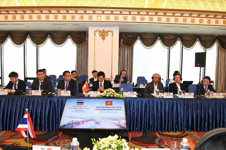 Major General Ngo Thanh Binh, Director of the Vietnam Police Department for Drug-related Crimes, co-chairs the 17th Vietnam - Thailand Conference on Drug Prevention and Control in Hanoi on August 14. (Photo: anninhthudo.vn) 