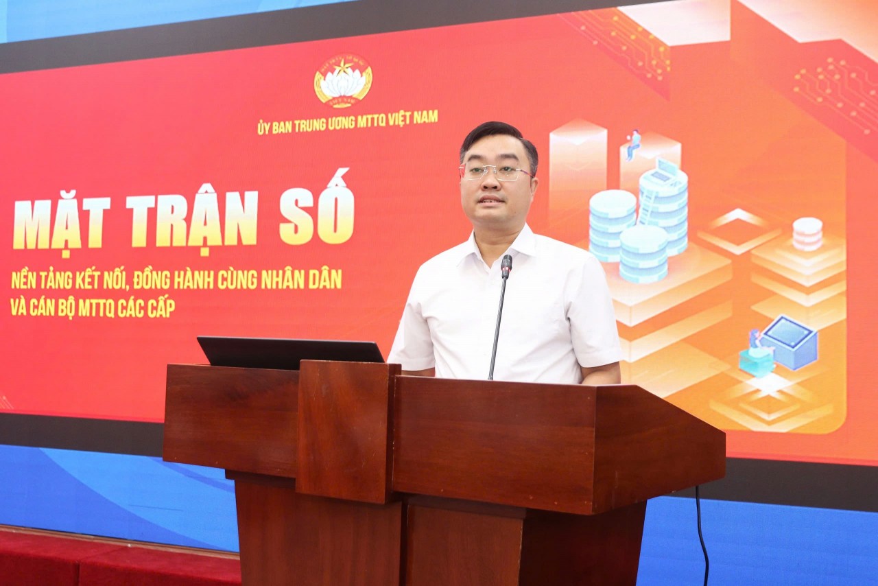 Nguyen Ba Cat introduces the “Digital Frontline” platform. (Photo: Tien Dat) Nguyen Ba Cat introduces the “Digital Frontline” platform. (Photo: Tien Dat)