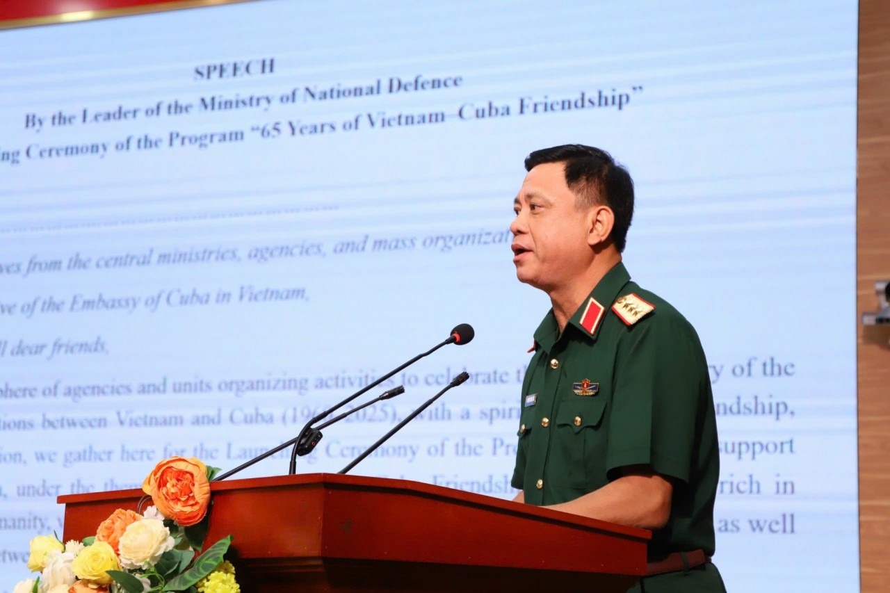 Senior Lieutenant General Nguyễn Trường Thắng, Member of the Party Central Committee, Deputy Minister of National Defense, speaks at the national launch ceremony of the Campaign to Support the Cuban People. (Photo: Vietnam Fatherland Front)