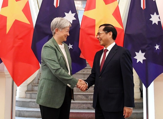 Vietnamese Deputy Prime Minister and Foreign Minister Bui Thanh Son (R) and Australian Foreign Minister Penny Wong, Ha Noi, August 20, 2025. Photo: VGP/Hai Minh Vietnamese Deputy Prime Minister and Foreign Minister Bui Thanh Son (R) and Australian Foreign Minister Penny Wong, Ha Noi, August 20, 2025. Photo: VGP/Hai Minh