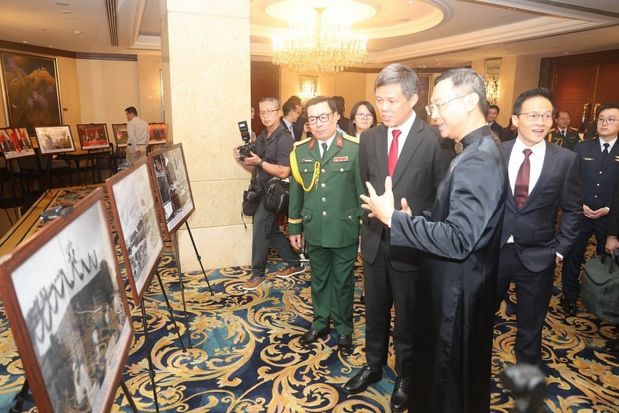 Vietnam - Singapore Towards a Future of Peace, Creativity and Shared Prosperity Vietnam - Singapore Towards a Future of Peace, Creativity and Shared Prosperity
