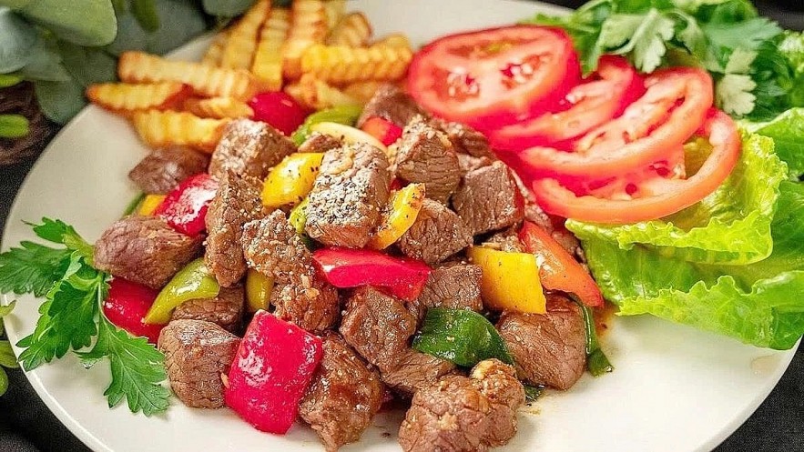 Bò lúc lắc (Vietnamese shaking beef) ranks 12th among the Top 100 Southeast Asian meat dishes. (Image: Internet)
