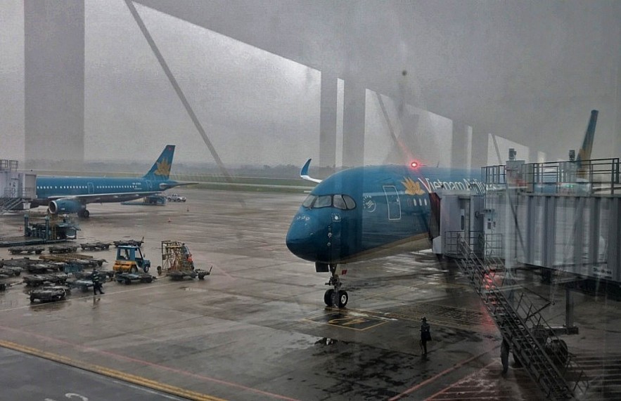 Over three days, storm number 5 impacted 460 flights across Vietnam. Photo illustration: CAA. Over three days, storm number 5 impacted 460 flights across Vietnam. Photo illustration: CAA.