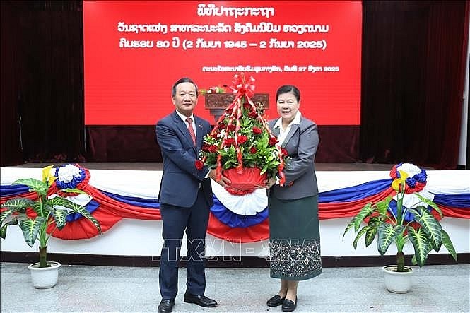Vilavone Phanthavong, Deputy Head of the Propaganda and Training Board of the Lao People's Revolutionary Party (LPRP) Central Committee (R) and Vietnamese Ambassador to Laos Nguyen Minh Tam at the event. (Photo: VNA) Vilavone Phanthavong, Deputy Head of the Propaganda and Training Board of the Lao People's Revolutionary Party (LPRP) Central Committee (R) and Vietnamese Ambassador to Laos Nguyen Minh Tam at the event. (Photo: VNA)