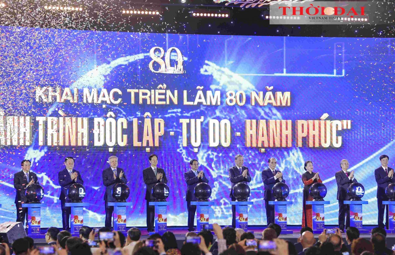 On the morning of August 28, at the Vietnam Exhibition Center (Dong Anh, Hanoi), General Secretary To Lam, Prime Minister Pham Minh Chinh, National Assembly Chairman Tran Thanh Man, along with current and former Party and State leaders, attended the opening ceremony of the National Achievements Exhibition themed “80 Years of the Journey of Independence - Freedom - Happiness.” (Photo: Dinh Hoa) On the morning of August 28, at the Vietnam Exhibition Center (Dong Anh, Hanoi), General Secretary To Lam, Prime Minister Pham Minh Chinh, National Assembly Chairman Tran Thanh Man, along with current and former Party and State leaders, attended the opening ceremony of the National Achievements Exhibition themed “80 Years of the Journey of Independence - Freedom - Happiness.” (Photo: Dinh Hoa)