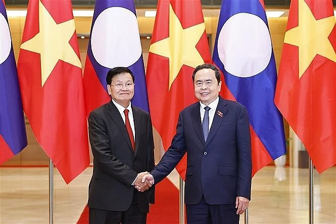 Vietnamese NA Chairman Tran Thanh Man (R) meets with Party General Secretary and President of Laos Thongloun Sisoulith in Hanoi on September 2. (Photo: VNA) Vietnamese NA Chairman Tran Thanh Man (R) meets with Party General Secretary and President of Laos Thongloun Sisoulith in Hanoi on September 2. (Photo: VNA)