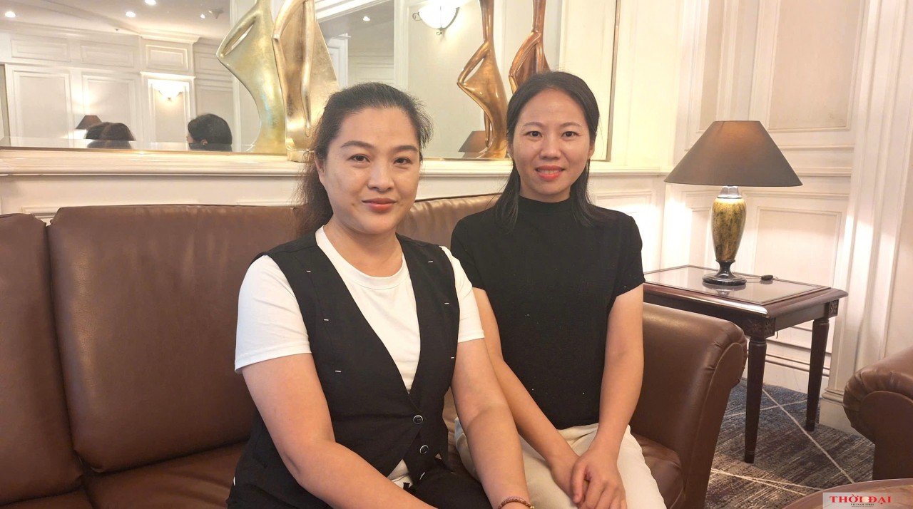 Tan Liying (left) hopes China-Vietnam cooperation will become increasingly strong and fruitful. (Photo: Ngoc Anh)