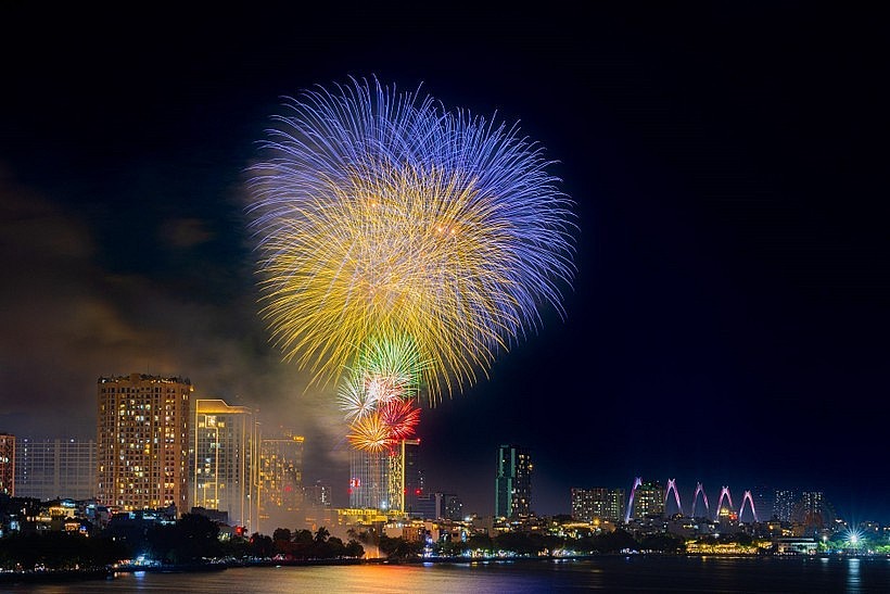 A firework display in Hanoi to celebrate the 80th National Day (Photo: VNA) A firework display in Hanoi to celebrate the 80th National Day (Photo: VNA)