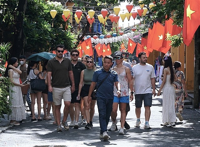 International tourists stroll on the streets of old town Hoi An. Photo: VNS International tourists stroll on the streets of old town Hoi An. Photo: VNS