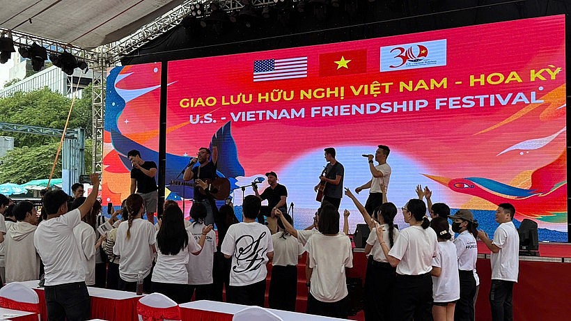 The Vietnam–US Friendship Festival offers the public a vivid insight into the 30-year journey of bilateral relations between the two countries. (Photo: htv.com.vn) The Vietnam–US Friendship Festival offers the public a vivid insight into the 30-year journey of bilateral relations between the two countries. (Photo: htv.com.vn)