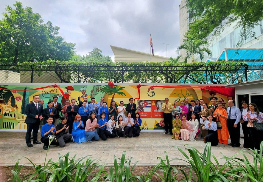 Ho Chi Minh City Inaugurates Vietnam - Cuba Friendship Mural Ho Chi Minh City Inaugurates Vietnam - Cuba Friendship Mural
