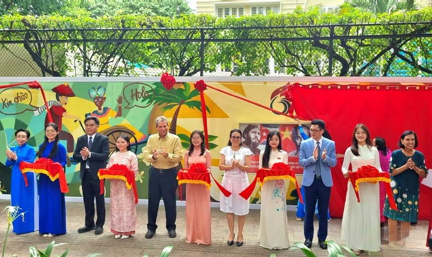 Ho Chi Minh City Inaugurates Vietnam - Cuba Friendship Mural Ho Chi Minh City Inaugurates Vietnam - Cuba Friendship Mural