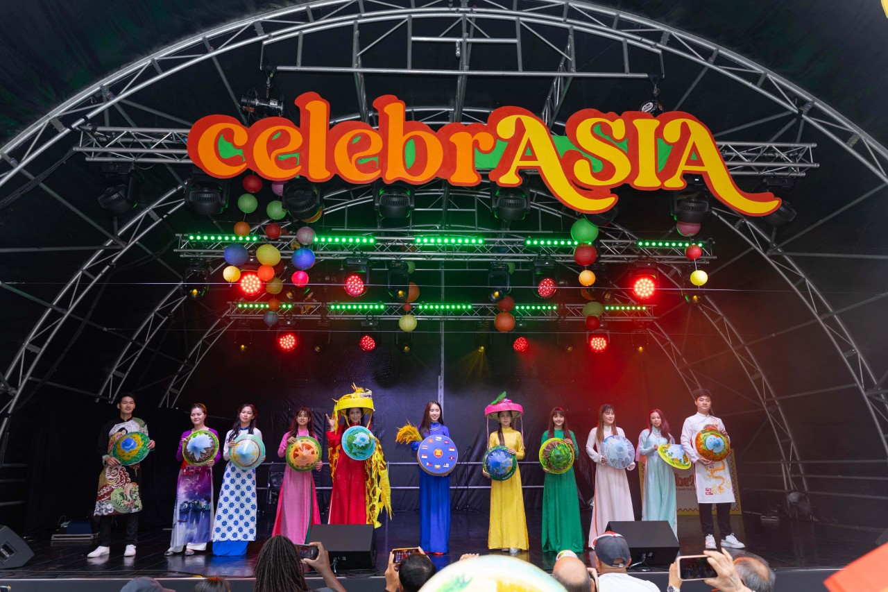 The Ao Dai Love Collection fashion show at the festival. (Photo: Hoang Ha) The Ao Dai Love Collection fashion show at the festival. (Photo: Hoang Ha)