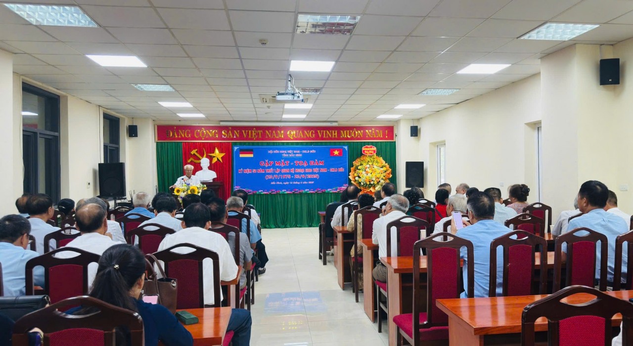 Delegates attend the meeting and discussion. (Photo: Bac Ninh Union of Friendship Organizations)