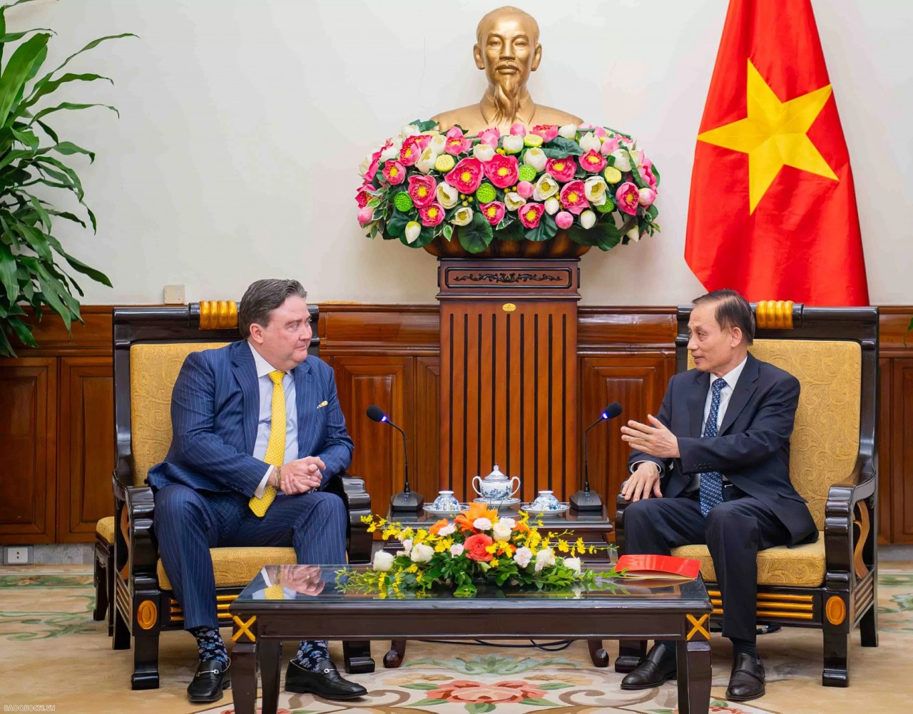 Acting Foreign Minister Le Hoai Trung receives US Ambassador Marc Knapper. (Photo: Ministry of Foreign Affairs) Acting Foreign Minister Le Hoai Trung receives US Ambassador Marc Knapper. (Photo: Ministry of Foreign Affairs)