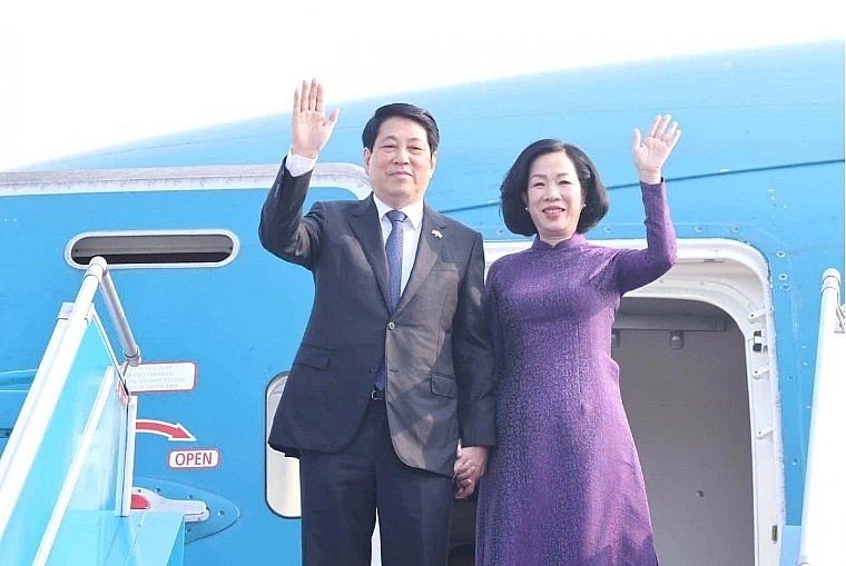 Vietnamese President Luong Cuong and his spouse depart Hanoi for the High-Level General Debate of the 80th session of the United Nations General Assembly (UNGA 80), and bilateral activities in the US. Vietnamese President Luong Cuong and his spouse depart Hanoi for the High-Level General Debate of the 80th session of the United Nations General Assembly (UNGA 80), and bilateral activities in the US.